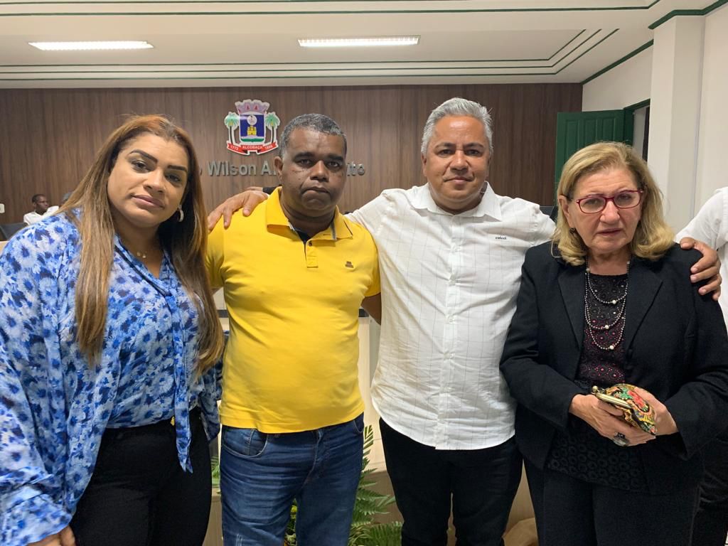 Pimeira dama Euriciene Ramos, vereador Izenil Miranda, prefeito Zico de Baiato e pré-candidata a deputada estadual Maria del Carmen